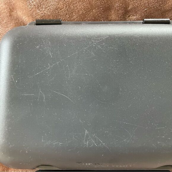 Tupperware Charcoal Large Food/ Sandwich Container with Separator - Picture 3 of 9